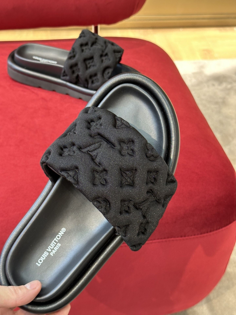 l0vis Vvtt0n slippers